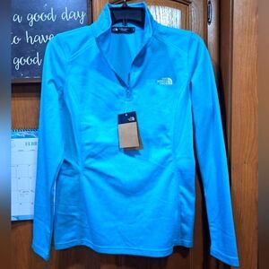 The North Face Tech women's small 1/4 zip Fleece in Maui Blue Heather. NWT
